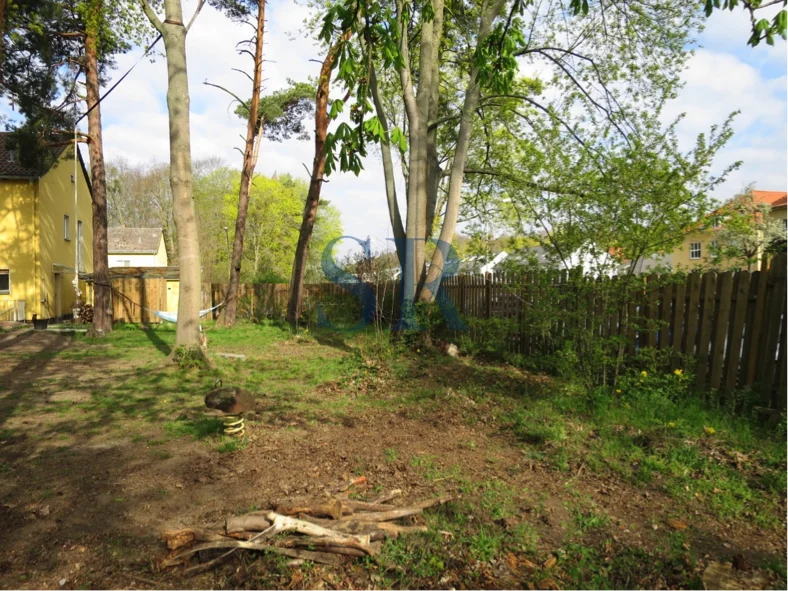 baugrundstueck-fuer-ein-kleines-einfamilienhaus.png